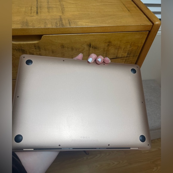 MacBook Air 2020 Rose Gold EXCELLENT USED CONDITION - Picture 4 of 10